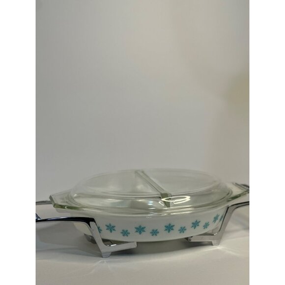 Vintage Pyrex Snowflake Oval Divided Casserole Dish | With Lid and Metal Carrier - Picture 2 of 12